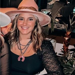 Meet your Posher, Elena